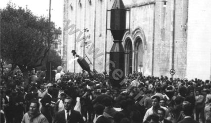 Caduta di S. Antonio, sulla destra, presso la chiesa di S. Francesco.